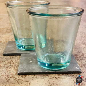 Dessous verre et bouteille