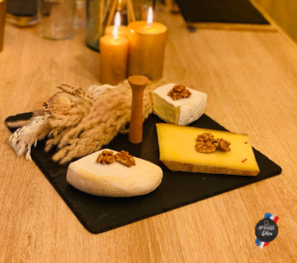Ref Plat1+P / Ardoise plateau à fromage 30x30 cm avec poignée bois centrale
