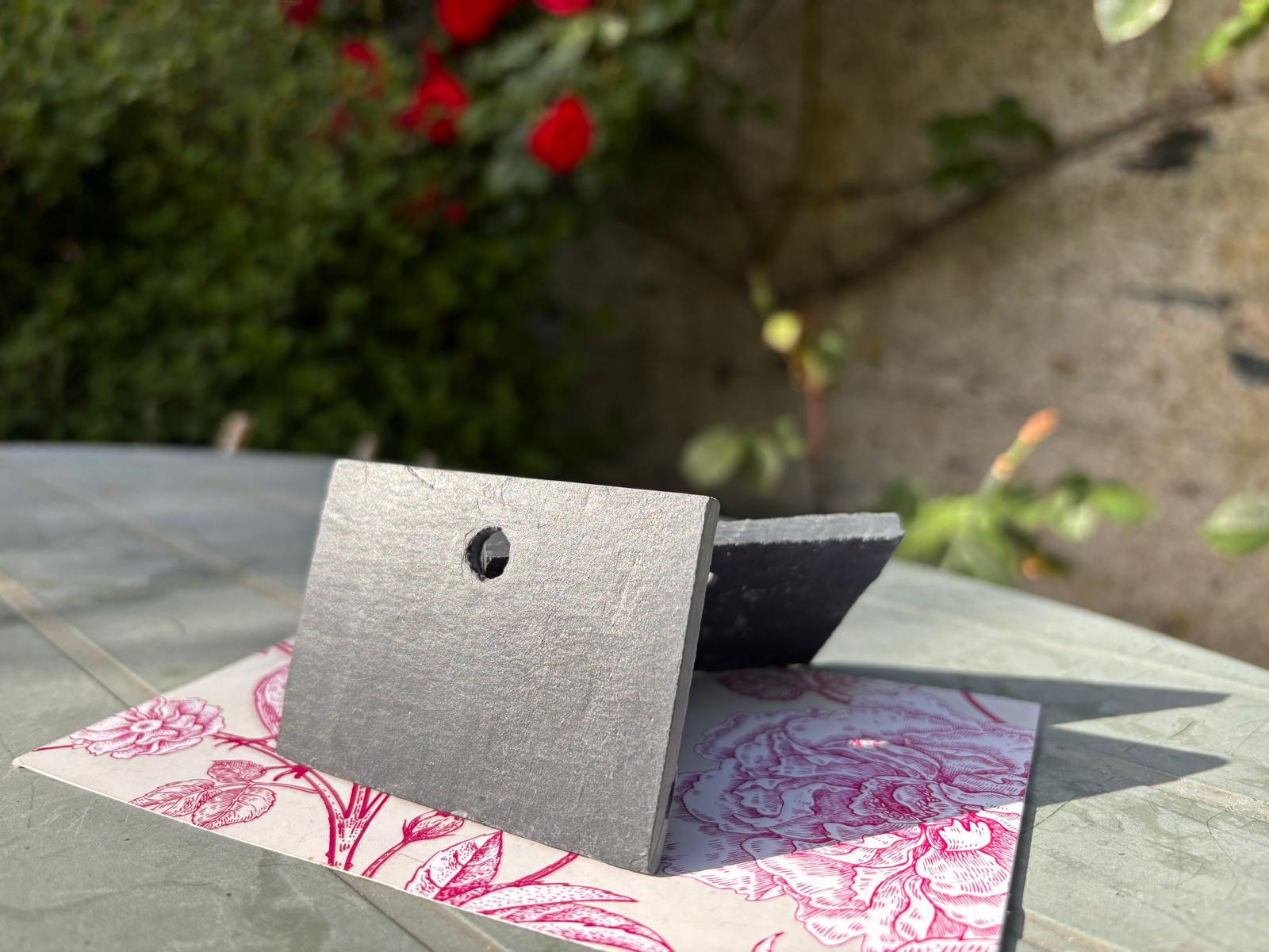 Ref AR8 / Ardoise étiquette à suspendre sur volute en métal 3x10cm. Lot de 10 pièces – Image 3